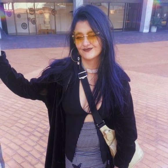 Meet your Posher, Alexis - Picture 1 of 1